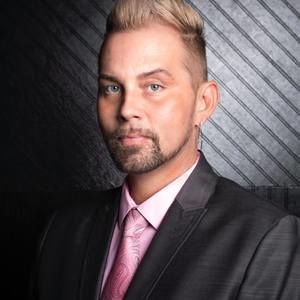 Meet your Posher, Carlos